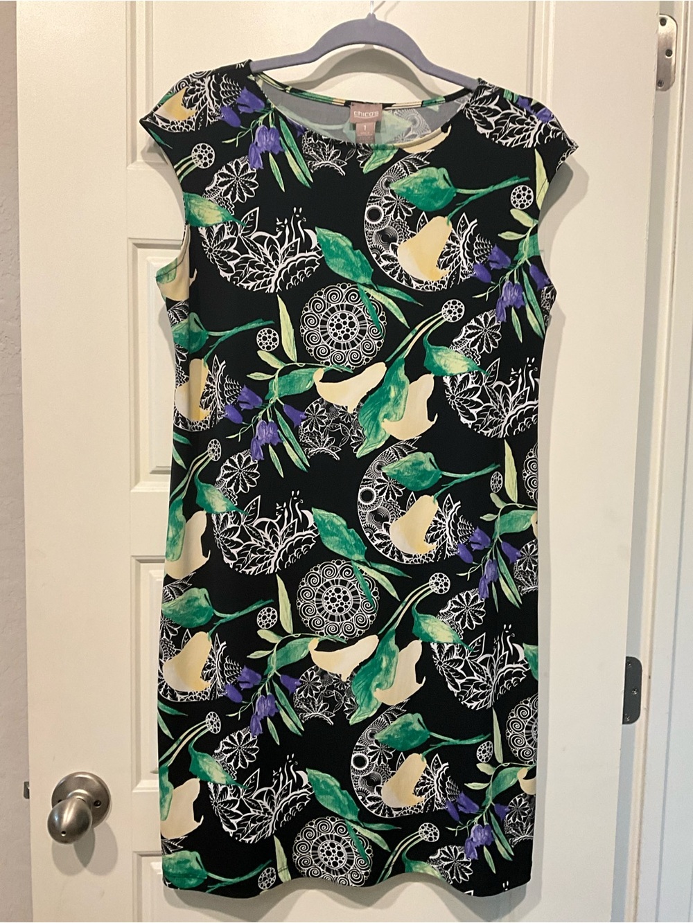 Chico’s Size 1 Black Floral Print Sleeveless Shift Dress